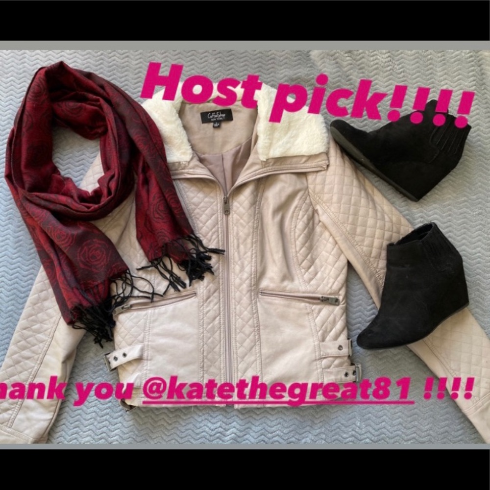 ❄️HP!!!!!  Leather Jacket with Faux Fur Trim❄️